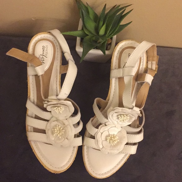 Strictly Comfort White Color Comfort Wedges 6 1/2M - Picture 1 of 8